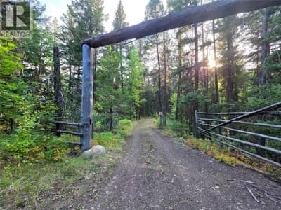 Beautiful wood entrance fence
