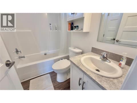 2nd bathroom in gures house at 15230 89th Street, Osoyoos Rural