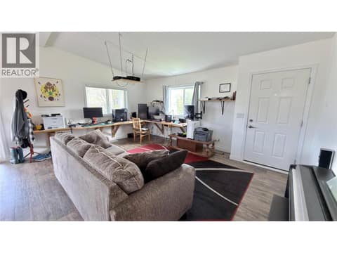 Living area guest house at 15230 89th Street, Osoyoos Rural