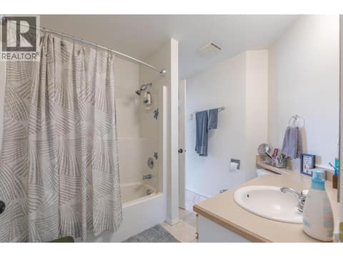 Full bathroom with a tub-shower combination and vanity. at 145 REDWING Place Unit# 7, Oliver